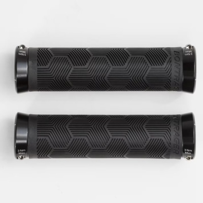 Manoplas pretas para guidão de bicicleta com padrão hexagonal e fixações metálicas