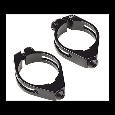 Dois grampos de metal pretos com parafusos e número 984