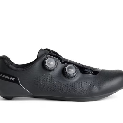 Sapatilha de ciclismo preta TREK com fecho BOA e textura perfurada