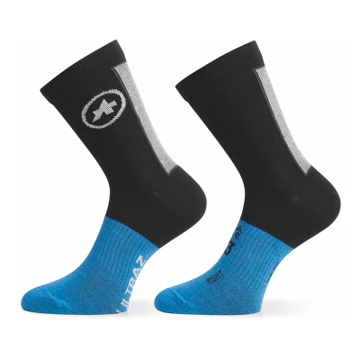 Meias desportivas pretas e azuis com logotipo e texto branco