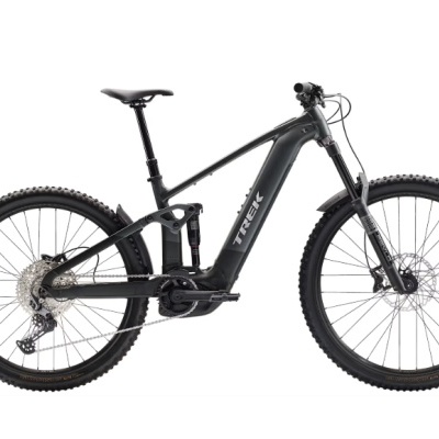 Bicicleta elétrica de montanha Trek preta com suspensão e freios de disco