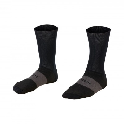 Par de meias pretas com cinza escuro e texto TREK