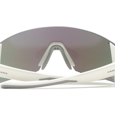 Óculos de sol desportivos com armação branca e lentes espelhadas cinza