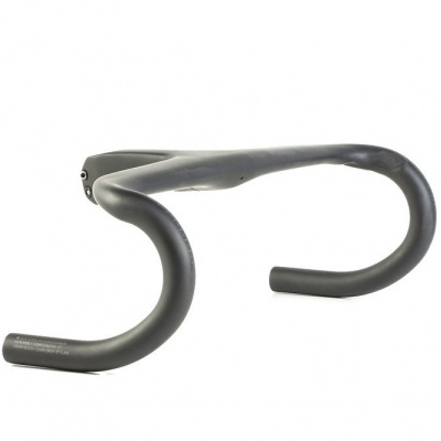 Guiador de bicicleta preto com design ergonómico sobre fundo branco