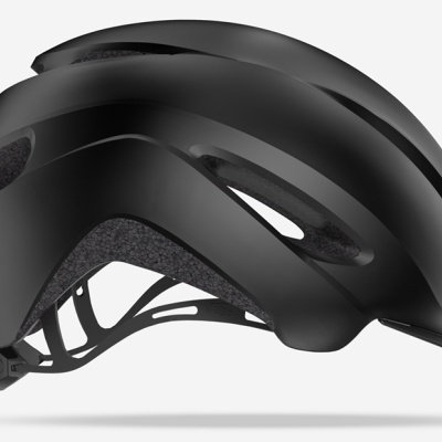 Capacete de bicicleta preto aerodinâmico e ventilado