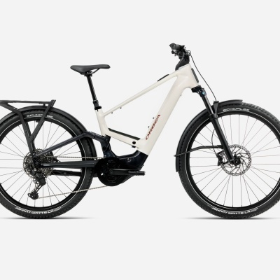 Bicicleta elétrica Orbea branca com pneus pretos Schwalbe e componentes pretos