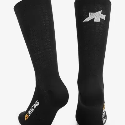 Par de meias pretas RS RACING com logo branco no topo.