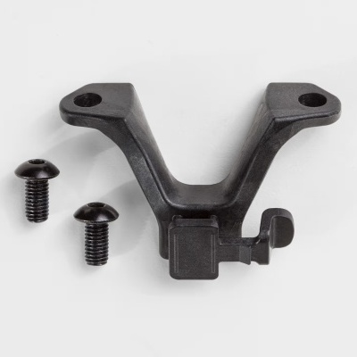 Suporte plástico preto com dois parafusos pretos lado a lado em fundo branco