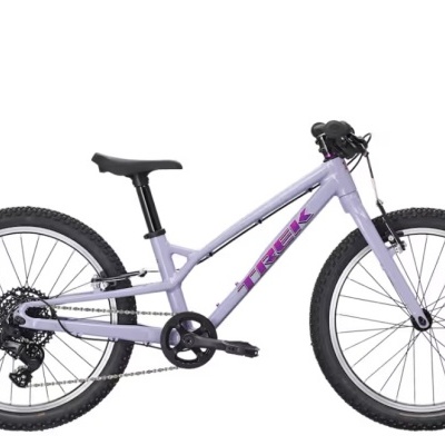 Bicicleta infantil lilás da marca TREK com pneus pretos e fundo branco
