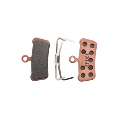 Conjunto de pastilhas de travão para bicicleta com componentes metálicos e superfície preta.