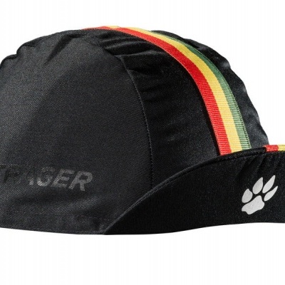 Boné de ciclismo preto com riscas verde, amarelo e vermelho