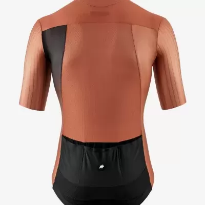 Camisola de ciclismo castanha e preta vista de trás