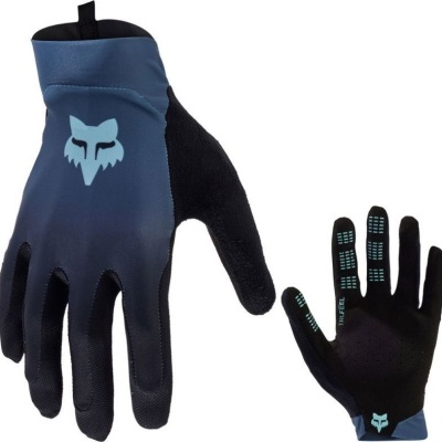 Par de luvas desportivas azul e preta com logótipo de raposa