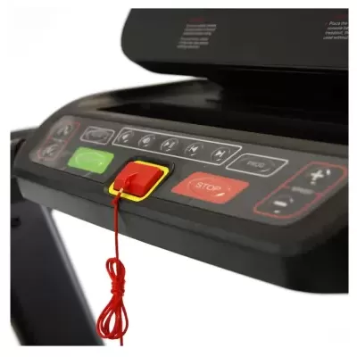 Painel de comandos de passadeira com botão STOP vermelho e botão de segurança com fio vermelho