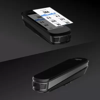 Dispositivo digital preto com ecrã a cores mostrando números e gráficos.