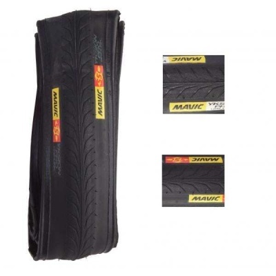 Pneu de bicicleta Mavic preto com etiquetas amarelas e vermelhas