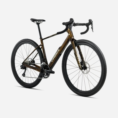 Bicicleta gravel castanha e preta ORBEA com pneus para estrada e trilhos