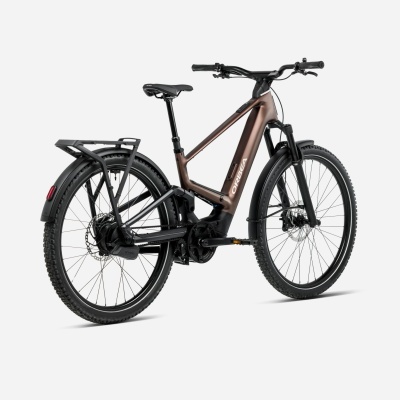 Bicicleta elétrica Orbea bronze com pneus pretos e suspensão dianteira