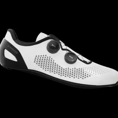 Sapato desportivo branco e preto com sistema de ajuste BOA