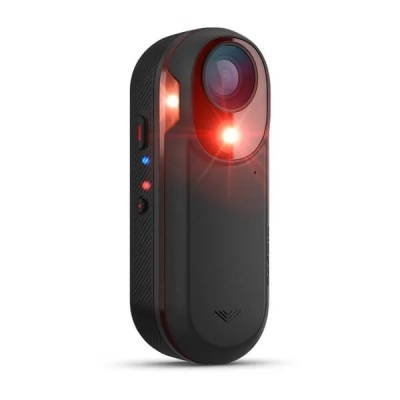 Câmara compacta preta com luzes LED vermelhas acesas e botões laterais