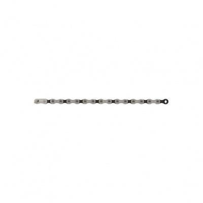 Corrente de bicicleta metálica prateada sobre fundo branco