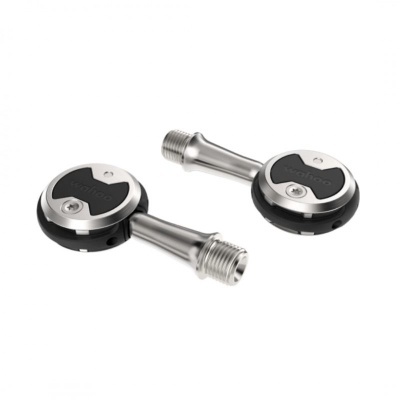 Conjunto de pedais para bicicleta da marca LOOK em metal prateado e preto