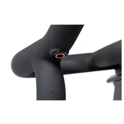 Suporte metálico preto fosco com detalhe redondo alaranjado