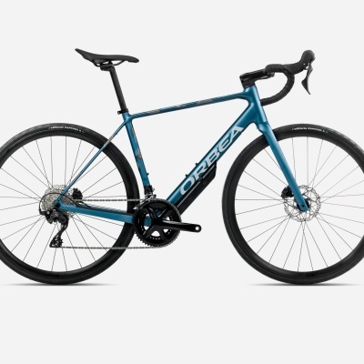 Bicicleta de estrada Orbea azul metálico com componentes pretos