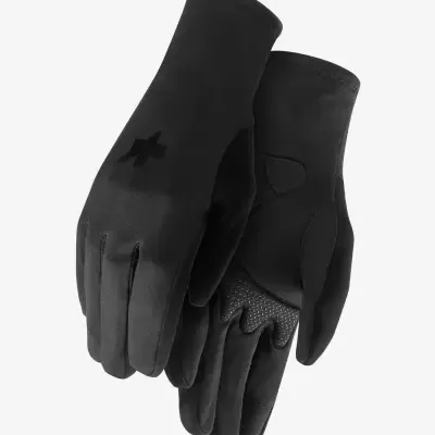 Par de luvas pretas com detalhe antiderrapante na palma