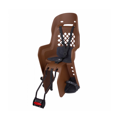 Cadeira de criança castanha para bicicleta com cintos de segurança