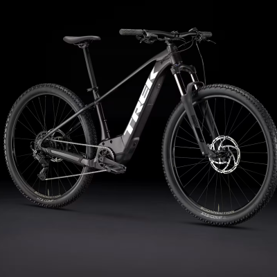 Bicicleta elétrica de montanha preta TREK