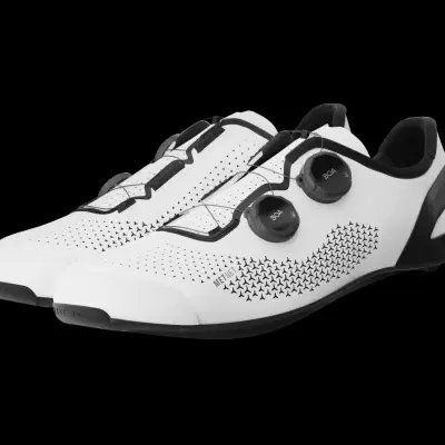 Sapatilhas de ciclismo brancas com detalhes pretos e botões rotativos de fecho duplo