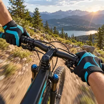 Guiador de bicicleta de montanha preto com detalhes em azul num trilho de terra ao ar livre
