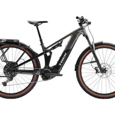 Bicicleta elétrica de montanha Trek preta e cinza com pneus castanhos