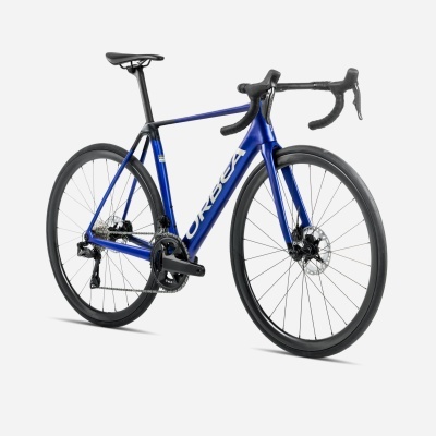 Bicicleta de estrada ORBEA azul com selim preto e guiador curvo