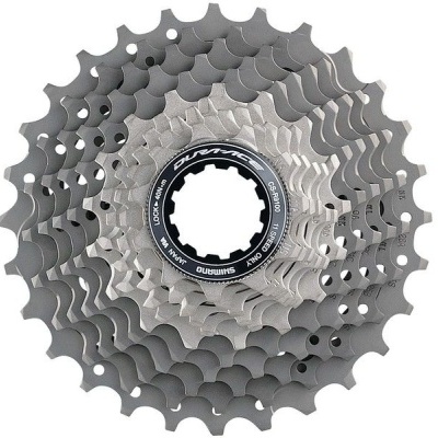 Cassete de bicicleta metálico com 11 engrenagens cinzentas e texto DURA-ACE SHIMANO