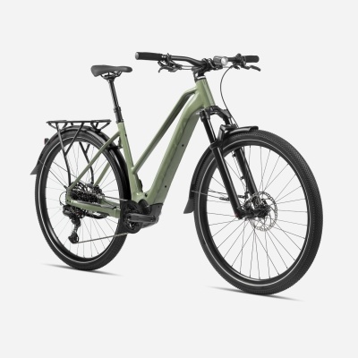 Bicicleta elétrica verde com suspensão e bagageira