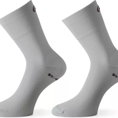 Par de meias brancas com números 39-42