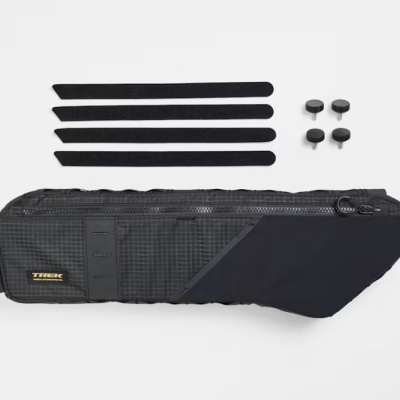 Bolsa preta para quadro de bicicleta com fecho de correr e tiras e botões