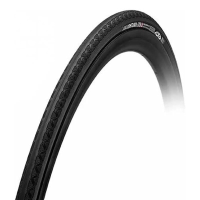 Pneu de bicicleta preto com textura lateral detalhada