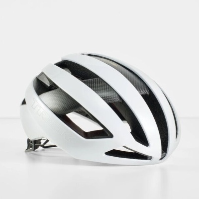 Capacete de ciclismo branco aerodinâmico com aberturas