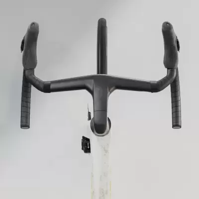 Guiador de bicicleta de estrada preto e tubo de direcção branco