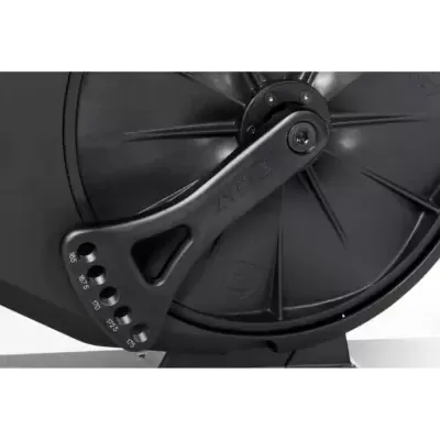 Peça preta de máquina com marca ZYCLE e números para ajuste