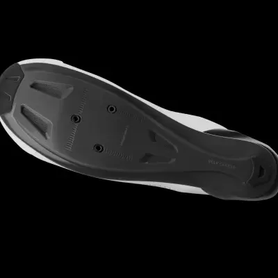 Sola de sapato desportivo preta com texto 'MULE 3.0' e fundo preto