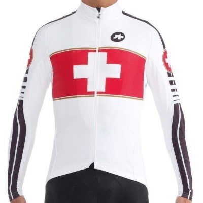 Casaco ciclismo branco com faixa vermelha e cruz branca no peito