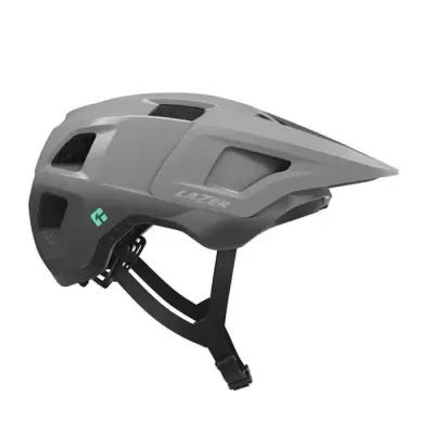 Capacete de ciclismo cinzento com viseira e cinto preto ajustável