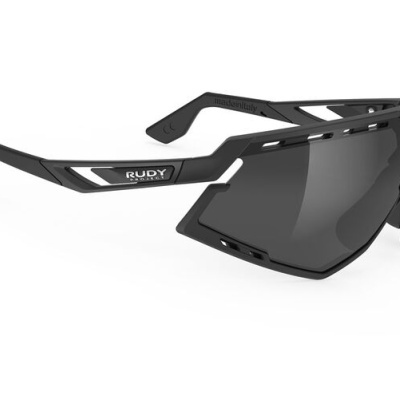 óculos de sol desportivos pretos com lentes espelhadas escuras