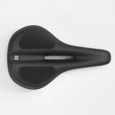 Selim de bicicleta preto com recorte ergonômico e almofadas