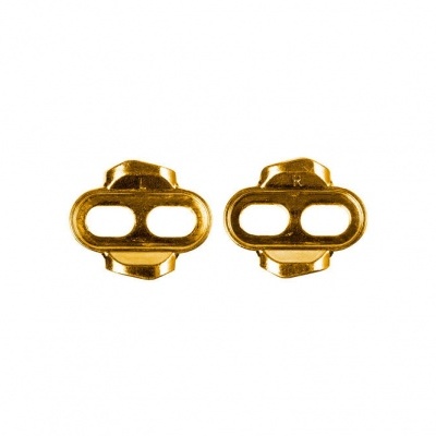 Encaixes dourados para pedais de bicicleta em fundo branco