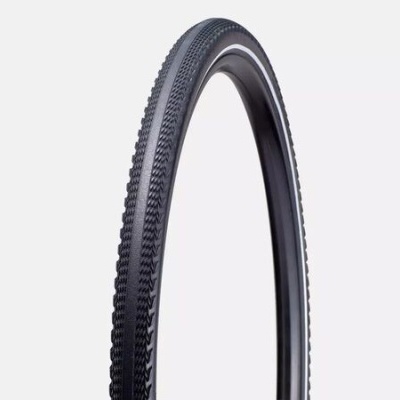 Pneu de bicicleta preto com textura de cravos pequenos